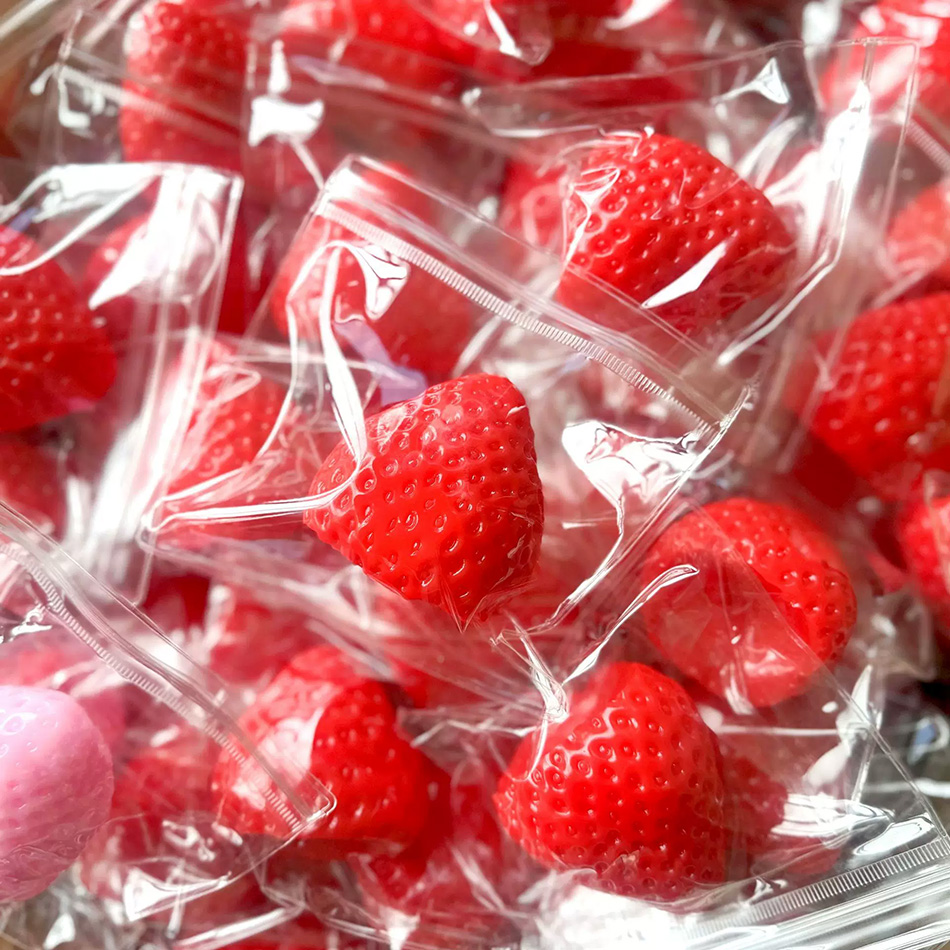 New Squishy Big Strawberry Squ - Party Games Entertainer 评论和价格